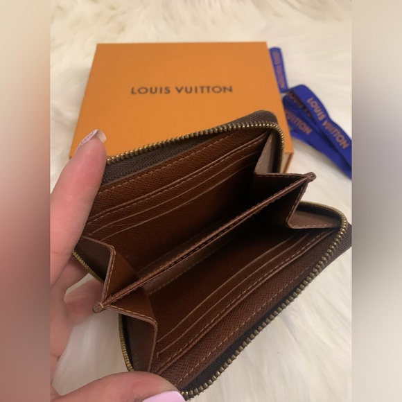 Louis Vuitton Handbags - LV CLASSIC Monogram Zippy Card/Coin Wallet 💖💐